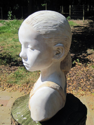 houten borstbeeld van 6 jarige nora